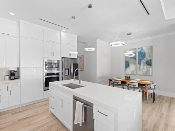 Luxurious 5-Bedroom Retreat in Naples - Your Ultimate Vacation Destination